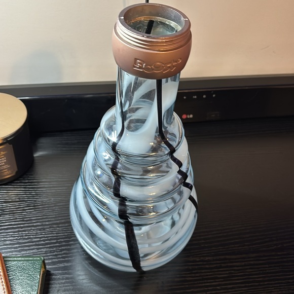 Vase - Picture 2 of 4